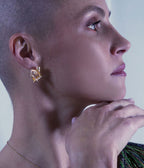 boucles d'oreilles mademoiselle en forme de corps de femme en tailleur sculpté à la main et recouverte d'or
