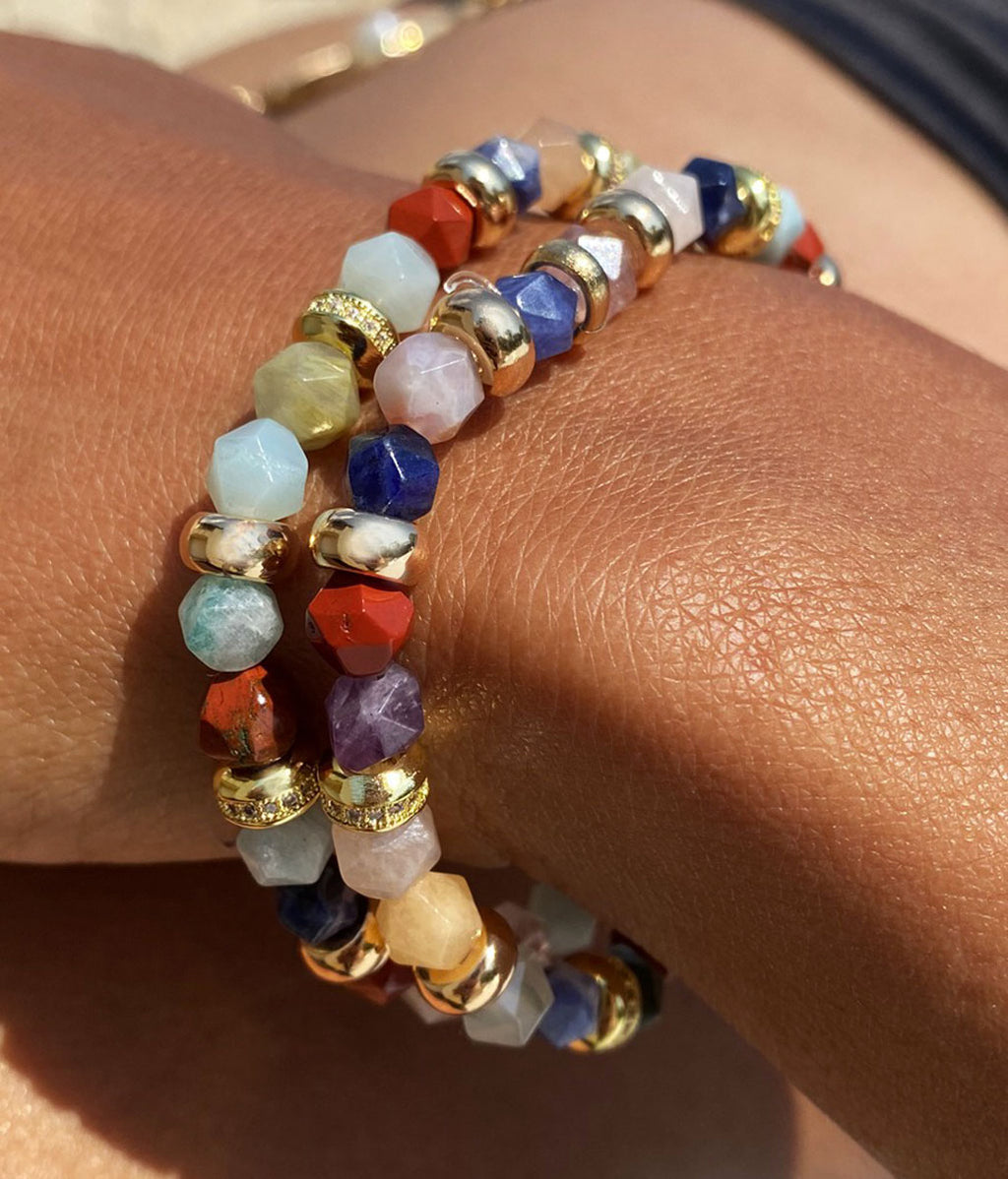 bracelet destiny pour l'été porte bonheur avec des pierres naturelles multicolores