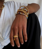 ensemble de bracelets destiny porte bonheur avec des pierres naturelles multicolores,porté avec des joncs dorés