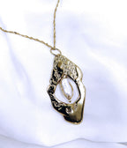 collier canopée médaille avec une perle naturelle en nacre couleur or jaune