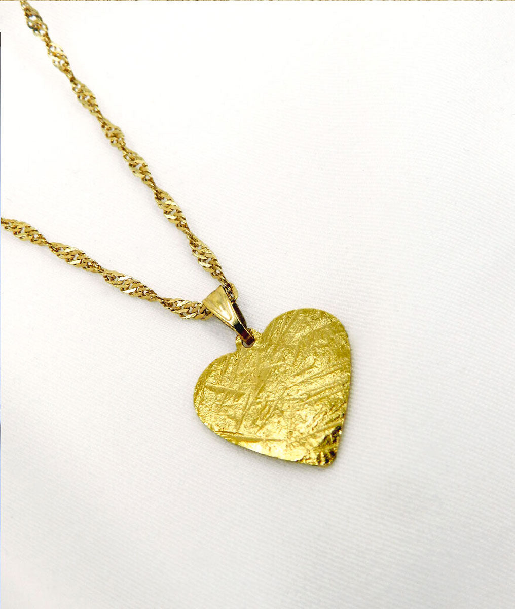 collier en forme de coeur martelé à la main